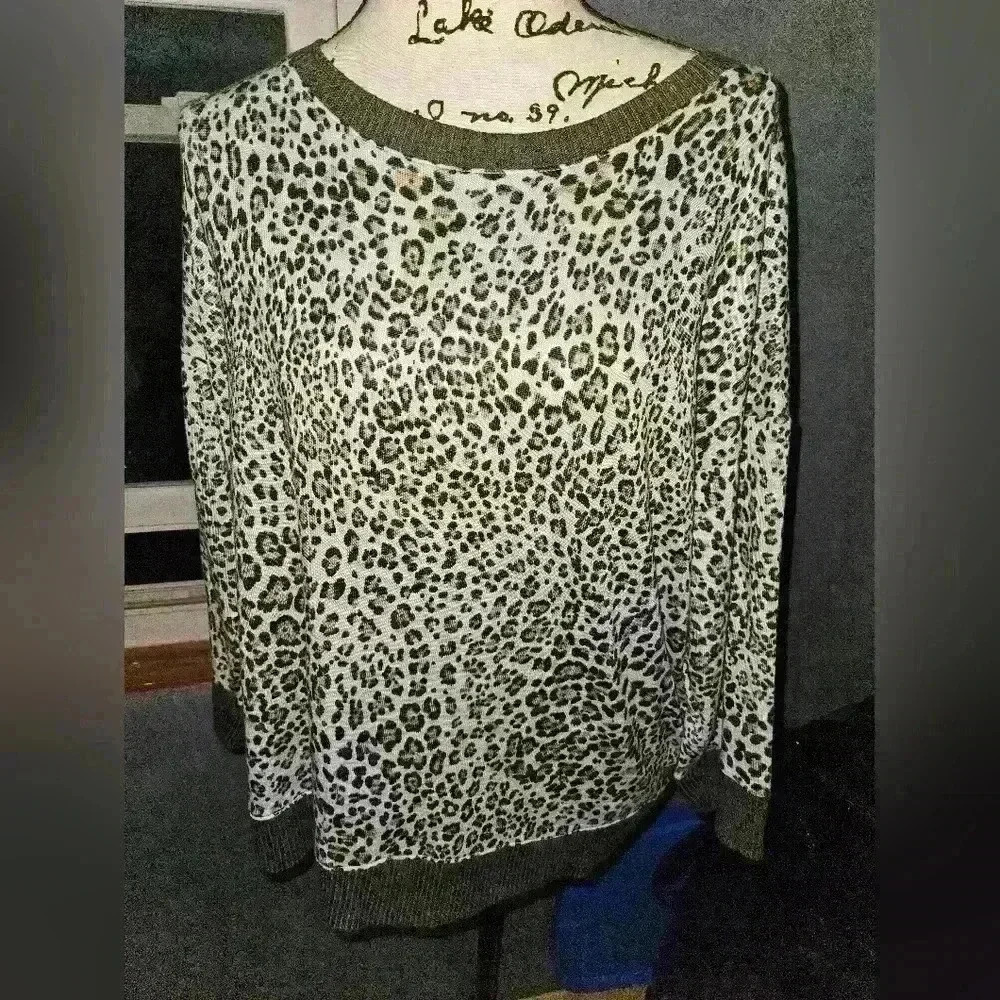 Secret Treasures Womans Top Size Xl